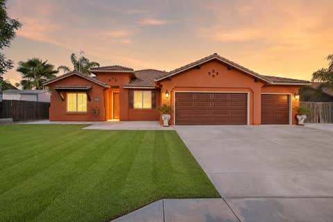 Photo of 2140 Kimberly Place, Porterville, CA 93257 (MLS # 242778)