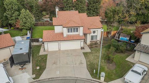 Photo of 9659 N Shenandoah Lane, Fresno, CA 93720 (MLS # 238901)