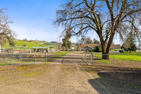 Photo of 39500 Millwood Drive #c, Woodlake, CA 93286 (MLS # 239865)