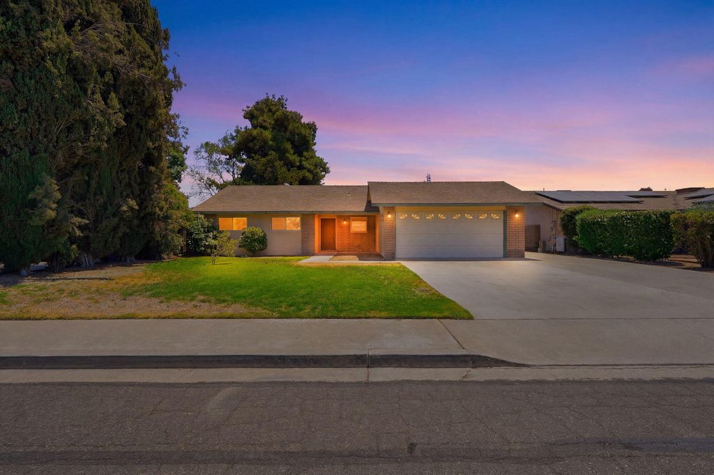 Photo of 3821 W Coppola Avenue, Visalia, CA 93277 (MLS # 242896)