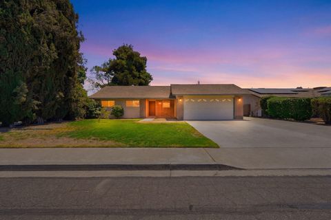 Photo of 3821 W Coppola Avenue, Visalia, CA 93277 (MLS # 242896)