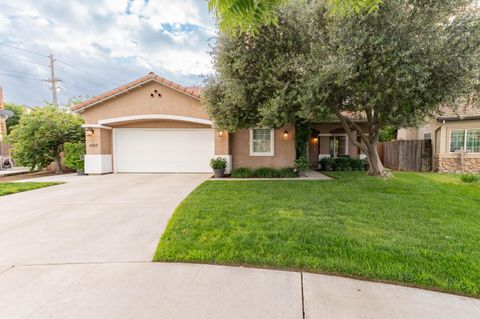Photo of 1405 Cortese Street, Tulare, CA 93274 (MLS # 241086)