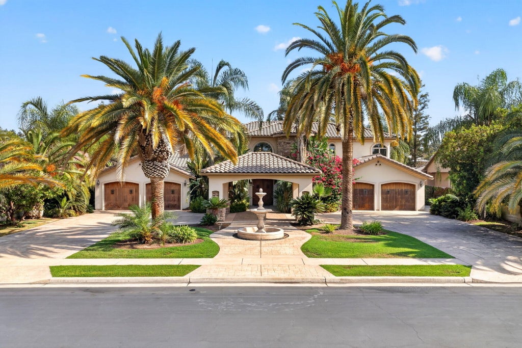 Photo of 5034 W Firenze Avenue W, Visalia, CA 93291 (MLS # 243416)