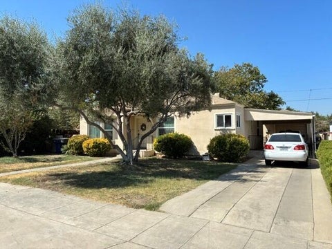 Photo of 515 N Gem Street, Tulare, CA 93274 (MLS # 243900)