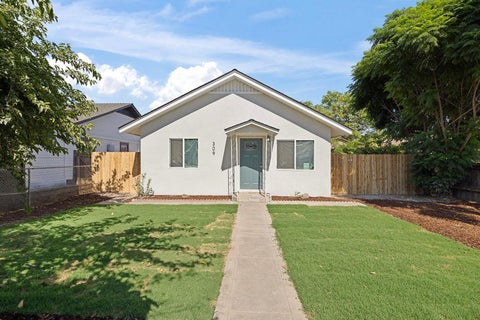 Photo of 309 S Quince Avenue, Exeter, CA 93221 (MLS # 243633)