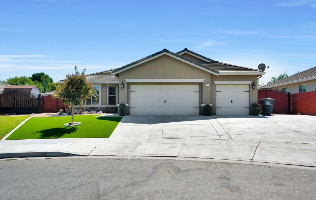 Photo of 1834 N Leila Street, Visalia, CA 93291 (MLS # 242768)
