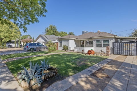 Photo of 329 E Fedora Avenue, Fresno, CA 93704 (MLS # 244139)