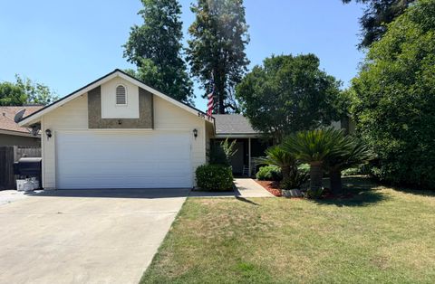 Photo of 851 N Crenshaw Street, Visalia, CA 93291 (MLS # 241593)