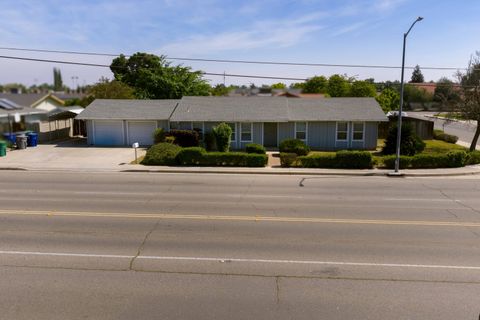 Photo of 3654 Thompson Avenue, Selma, CA 93662 (MLS # 240599)