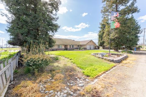 Photo of 2551 Ave 192, Tulare, CA 93274 (MLS # 239915)
