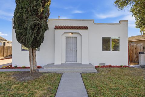 Photo of 220 S O Street, Tulare, CA 93274 (MLS # 240651)