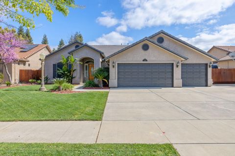 Photo of 2316 N Carson Court, Visalia, CA 93291 (MLS # 240177)