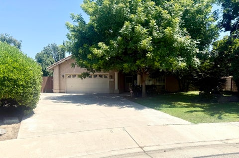 Photo of 1534 S Grand Street, Visalia, CA 93292 (MLS # 242091)
