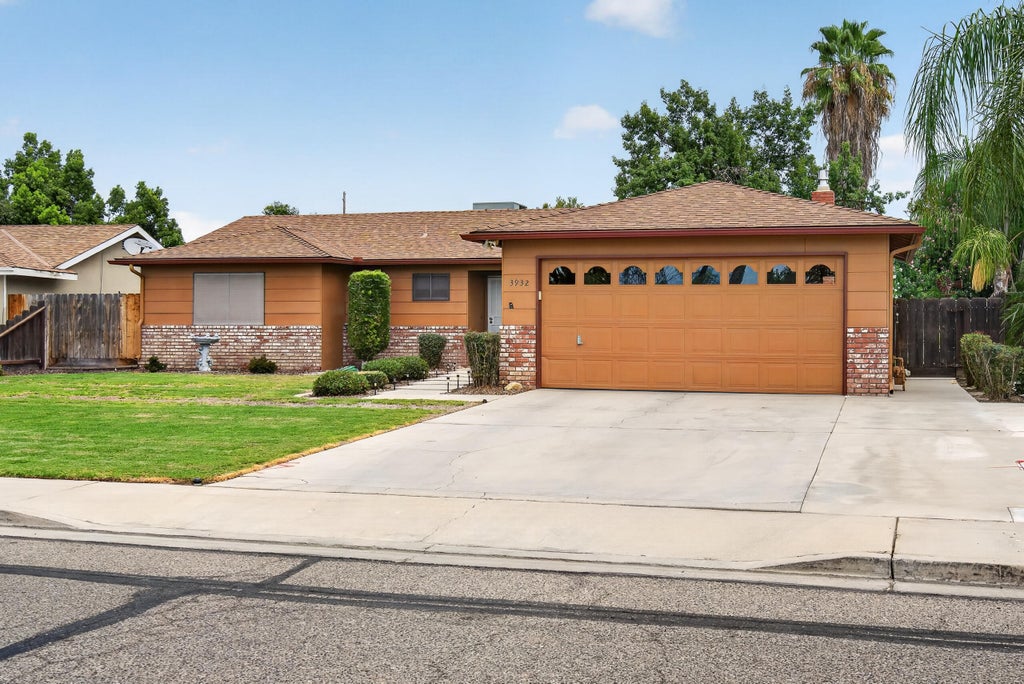 Photo of 3932 W Fairhaven Avenue, Visalia, CA 93277 (MLS # 242860)