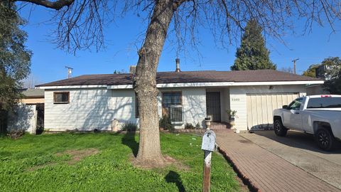 Photo of 3000 E Westcott Avenue, Visalia, CA 93292 (MLS # 239489)