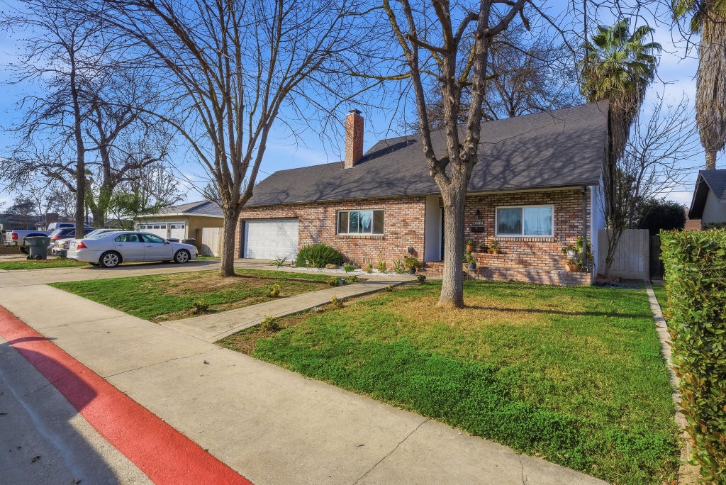 Photo of 2808 W Tulare Avenue, Visalia, CA 93277 (MLS # 240087)