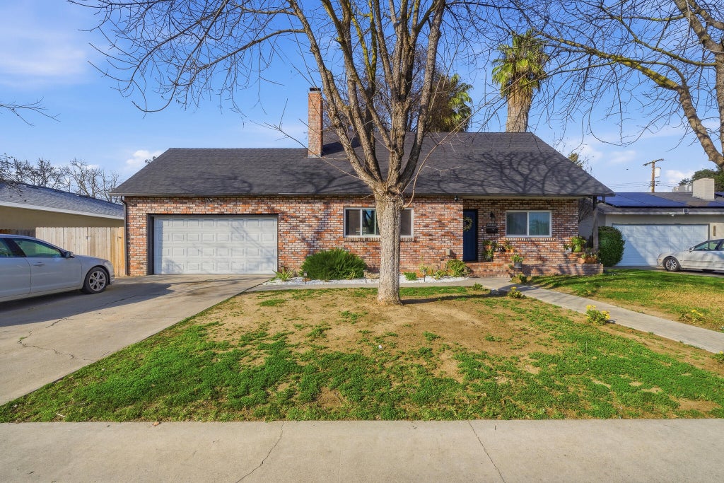Photo of 2808 W Tulare Avenue, Visalia, CA 93277 (MLS # 240087)