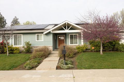 Photo of 2623 S Silvervale Street, Visalia, CA 93277 (MLS # 240042)