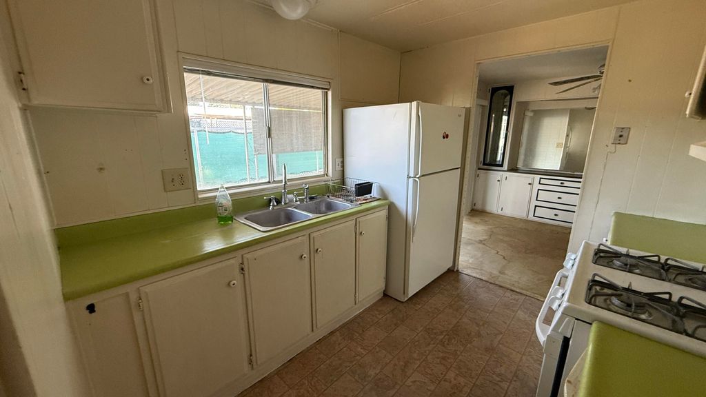Photo of 415 N Akers Street 104 #104, Visalia, CA 93291 (MLS # 240821)