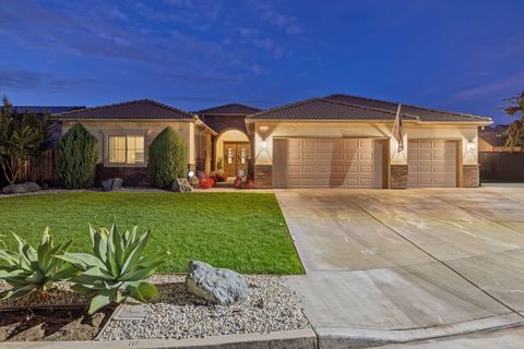 Photo of 3038 E Beech Court, Visalia, CA 93292 (MLS # 238511)