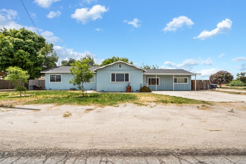 Photo of 16855 Road 168, Tulare, CA 93274 (MLS # 242010)