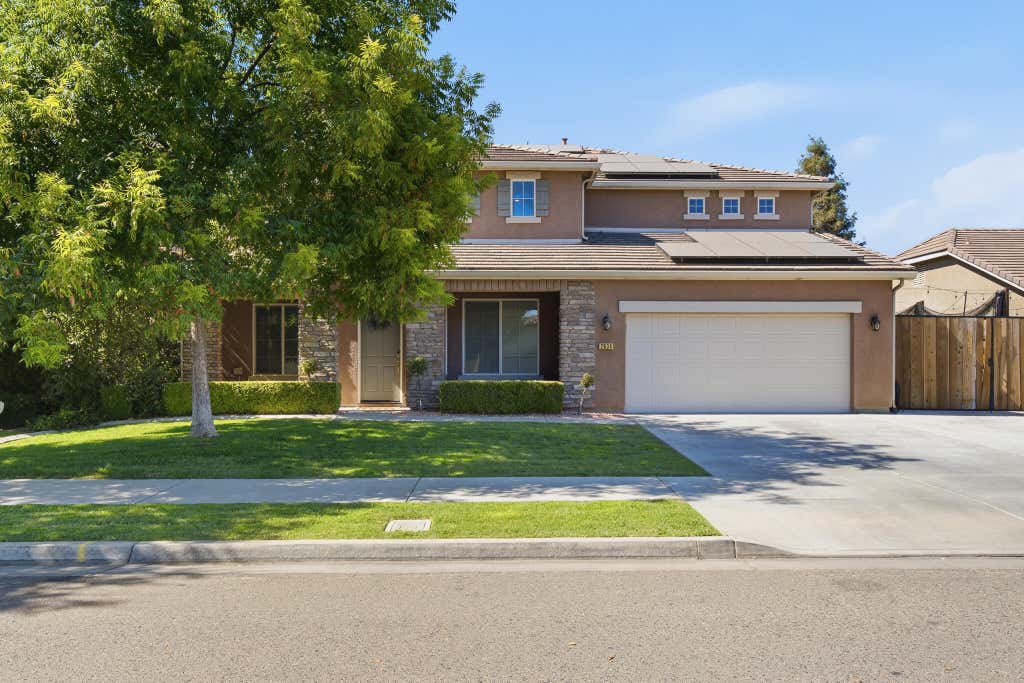 Photo of 2634 W Taylor Avenue, Visalia, CA 93291 (MLS # 242766)