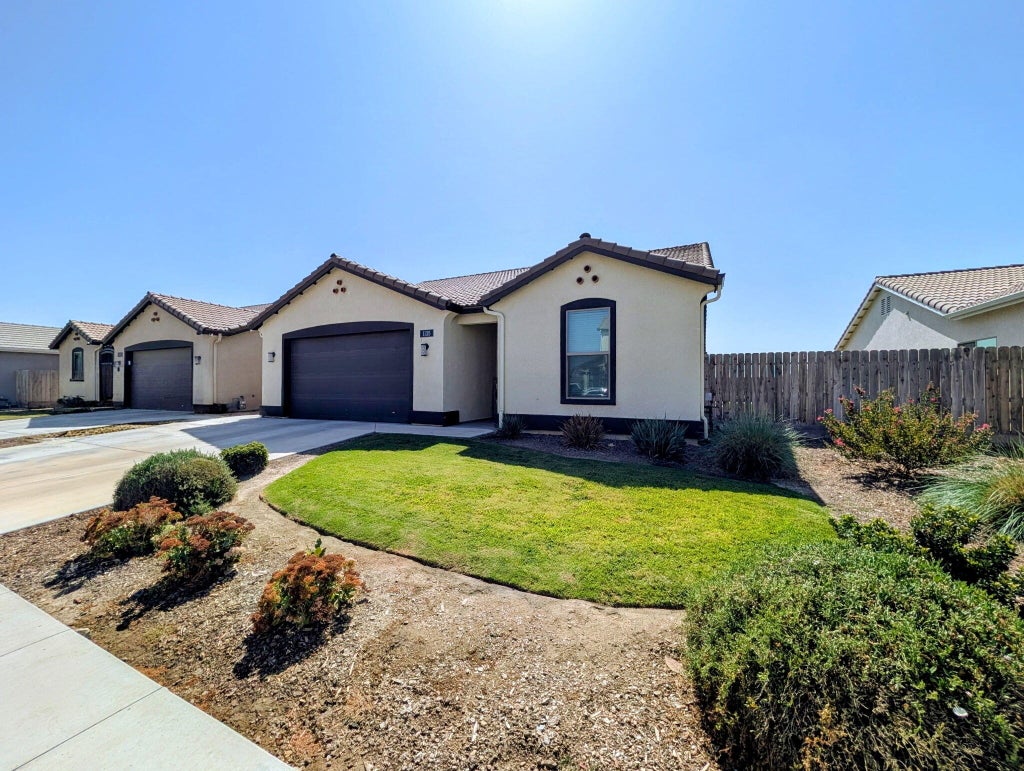 Photo of 1135 E Seeger Avenue, Visalia, CA 93292 (MLS # 244206)