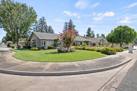 Photo of 587 E Camelia Avenue, Tulare, CA 93274 (MLS # 243621)