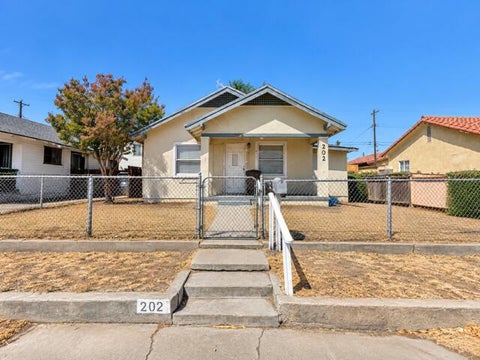 Photo of 202 Moneta Avenue, Bakersfield, CA 93308 (MLS # 244178)