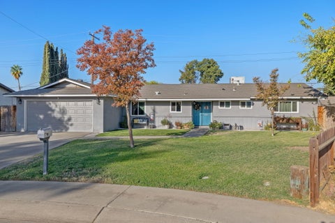 Photo of 1447 S Thomas Street, Visalia, CA 93292 (MLS # 244668)