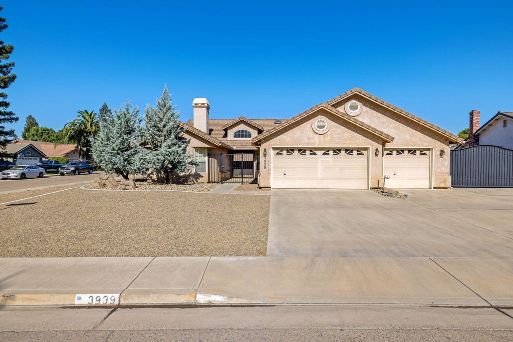 Photo of 3939 S Vickie Court, Visalia, CA 93277 (MLS # 242715)