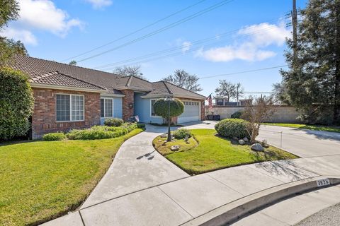 Photo of 3536 S Lincoln, Visalia, CA 93277 (MLS # 239869)