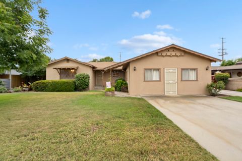 Photo of 131 E Gail Avenue, Tulare, CA 93274 (MLS # 242217)
