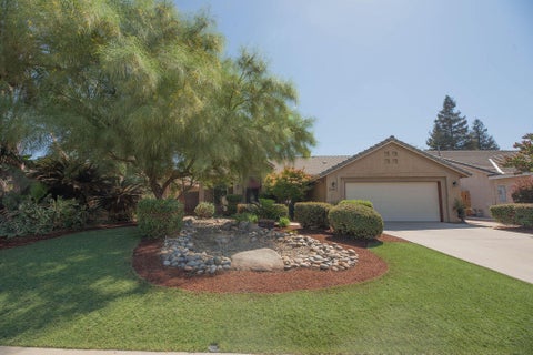 Photo of 2546 S Virmargo Court, Visalia, CA 93292 (MLS # 243500)