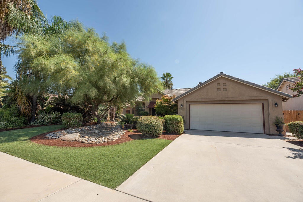 Photo of 2546 S Virmargo Court, Visalia, CA 93292 (MLS # 243500)
