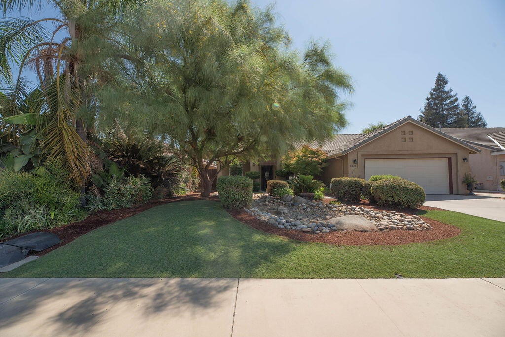 Photo of 2546 S Virmargo Court, Visalia, CA 93292 (MLS # 243500)