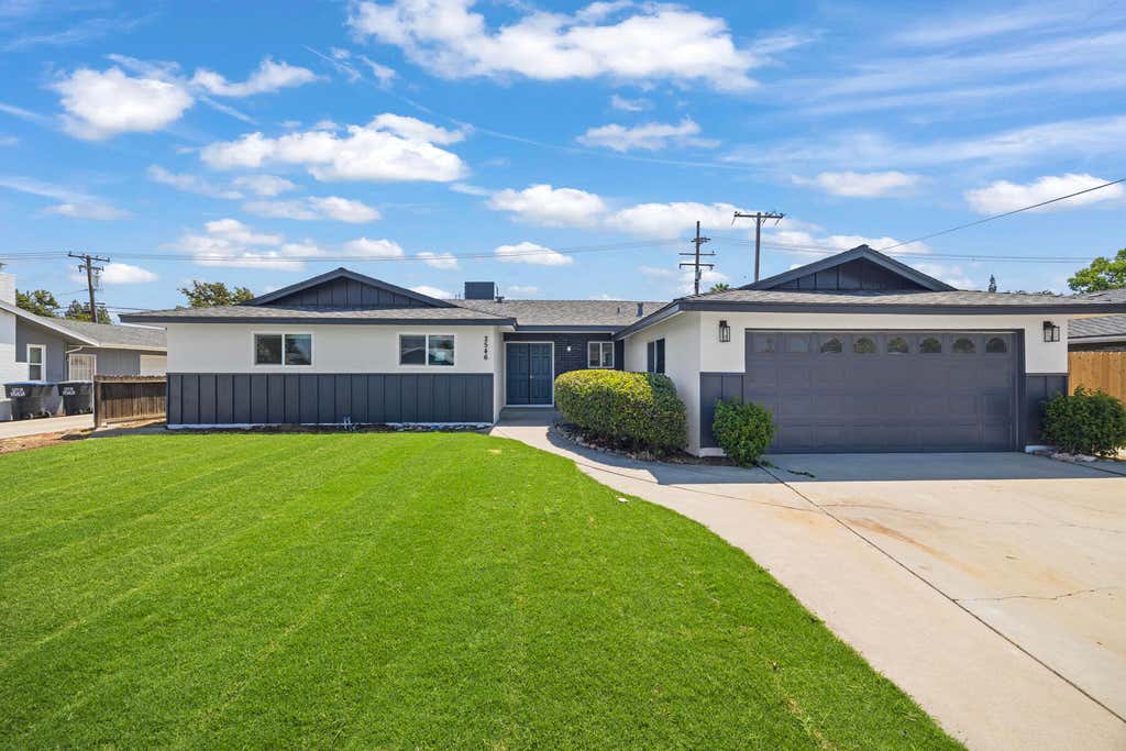 Photo of 2546 S Woodland, Visalia, CA 93277 (MLS # 242428)