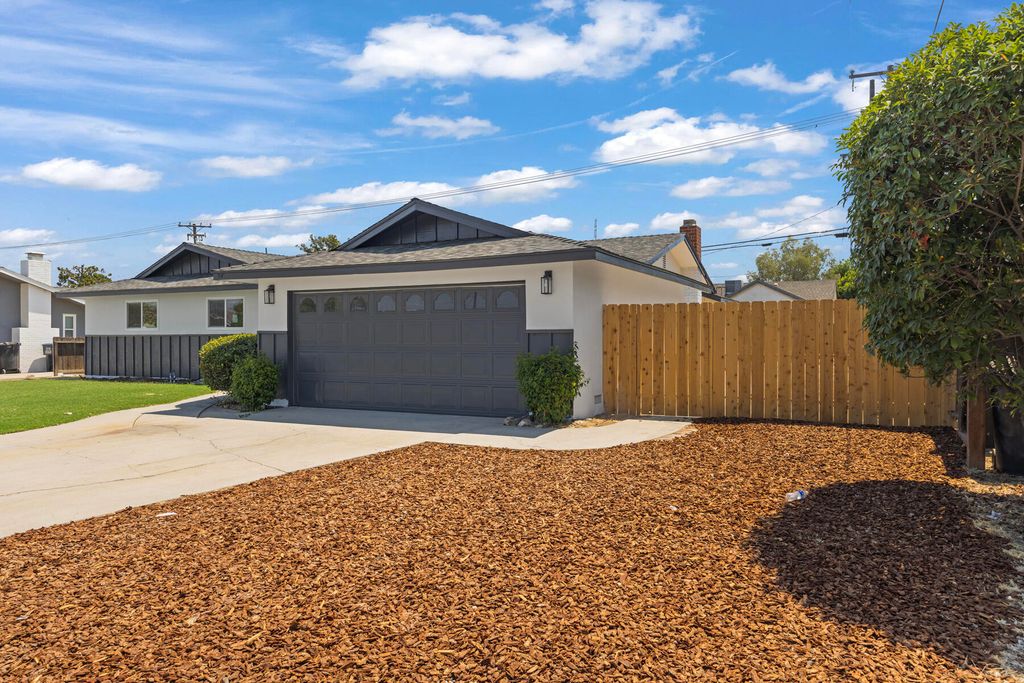 Photo of 2546 S Woodland, Visalia, CA 93277 (MLS # 242428)