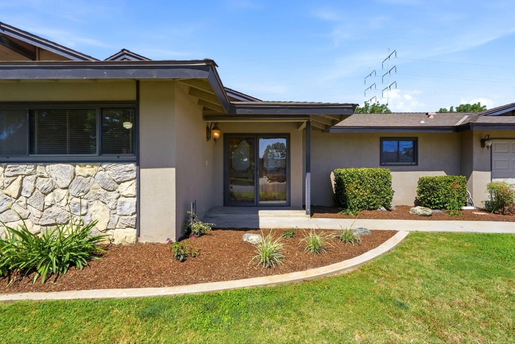 Photo of 31121 Tower Road, Visalia, CA 93292 (MLS # 241815)