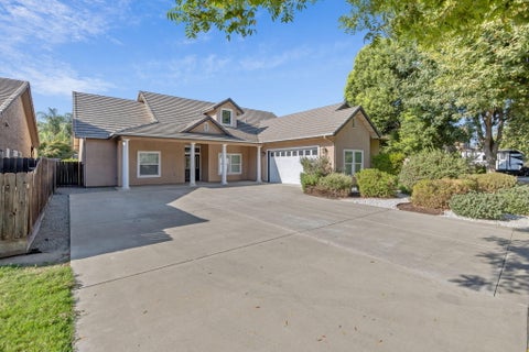 Photo of 3503 E Feemster Avenue, Visalia, CA 93292 (MLS # 243913)