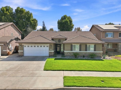 Photo of 3038 N Linda Vista Court, Visalia, CA 93291 (MLS # 243925)