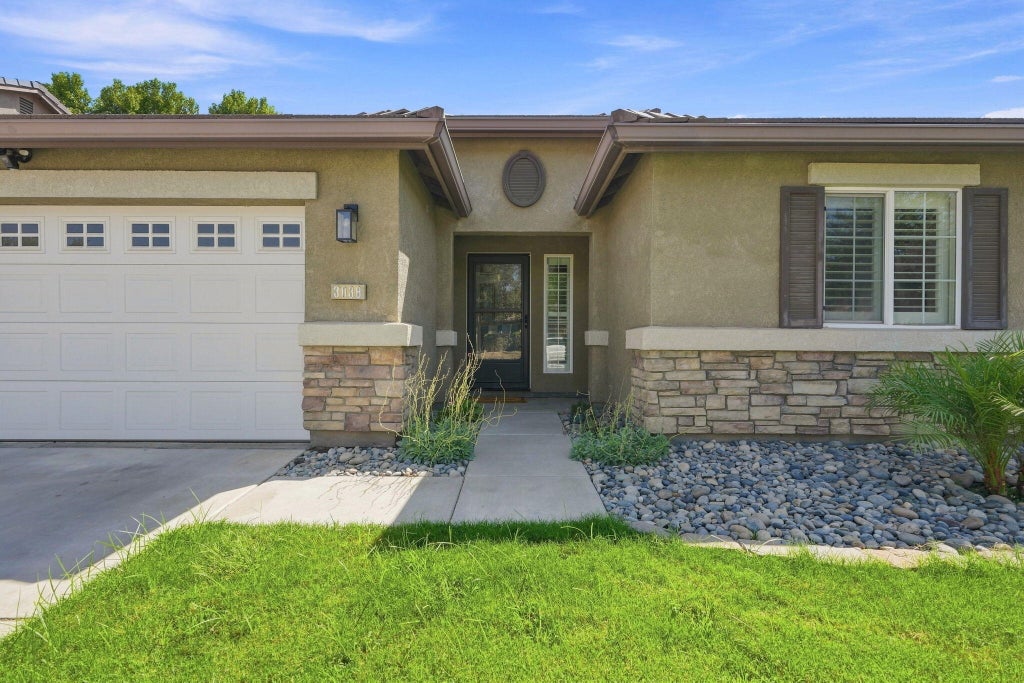 Photo of 3038 N Linda Vista Court, Visalia, CA 93291 (MLS # 243925)