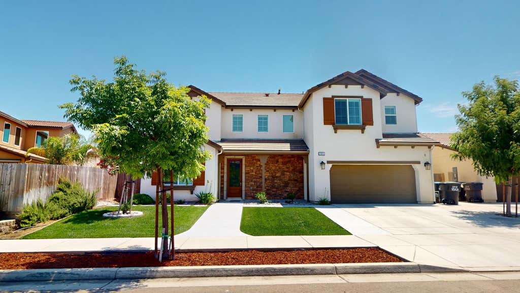 Photo of 1821 W Corvina Avenue, Visalia, CA 93291 (MLS # 241702)