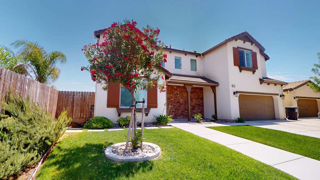 Photo of 1821 W Corvina Avenue, Visalia, CA 93291 (MLS # 241702)