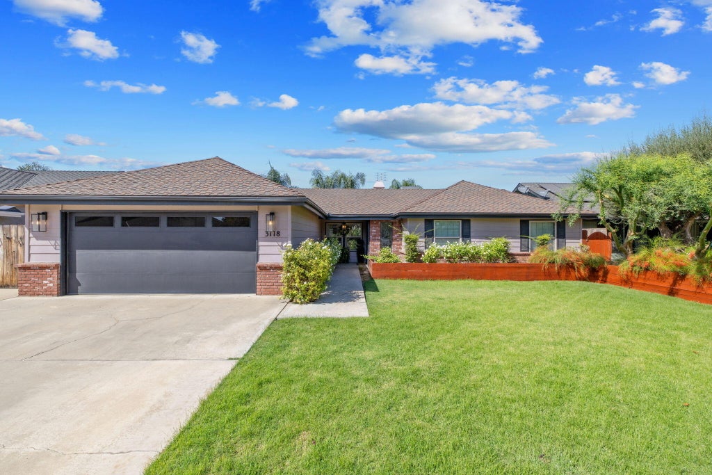 Photo of 3118 W Dorothea Avenue, Visalia, CA 93277 (MLS # 243897)