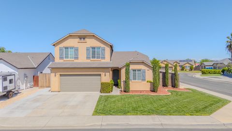 Photo of 1116 W Muir Way, Hanford, CA 93230 (MLS # 240897)