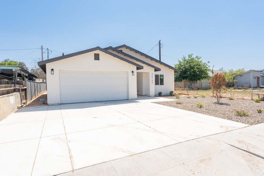 Photo of 30750 Farr Road, Visalia, CA 93291 (MLS # 241436)