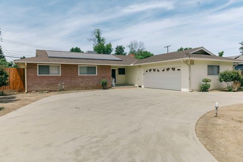 Photo of 132 E Gannon Drive, Tulare, CA 93274 (MLS # 241822)