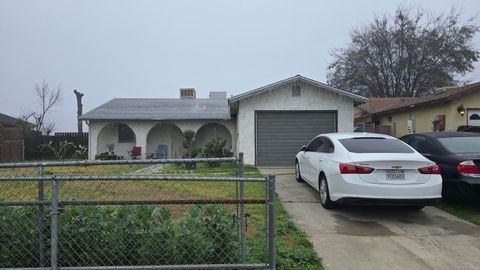 Photo of 762 W Front Street, Farmersville, CA 93223 (MLS # 239405)