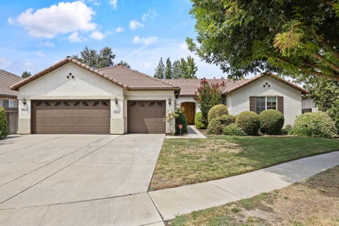 Photo of 3011 S Tipton Court, Visalia, CA 93292 (MLS # 243463)